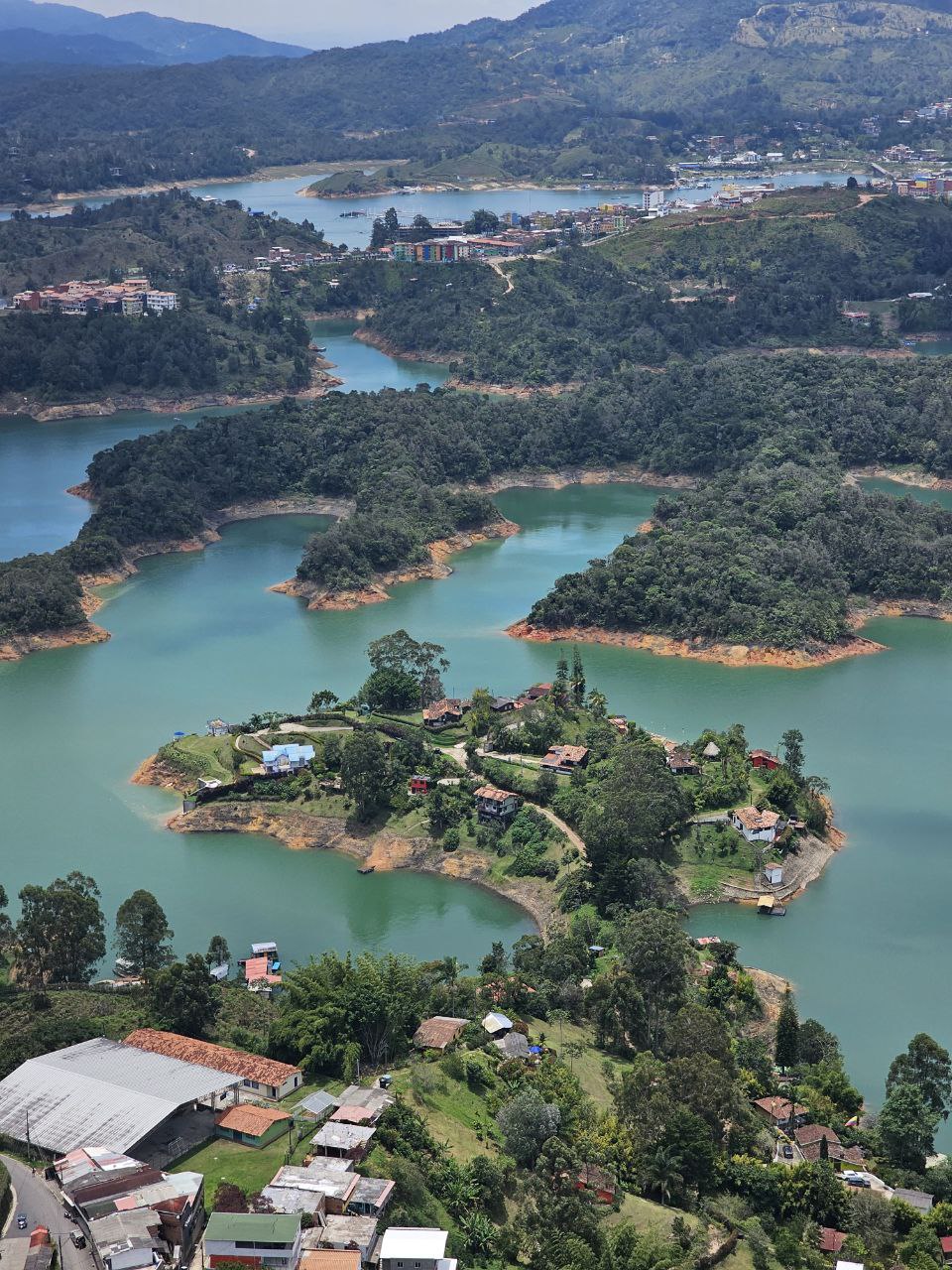 منظره از بالای سنگ ال پنیول