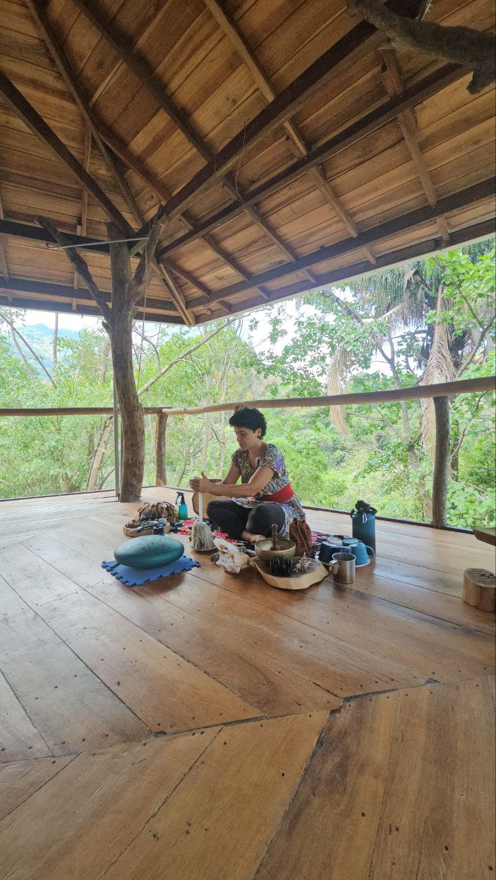 مراسم صدا درمانی و ماساژ با تسهیلگر بومی کلمبیایی